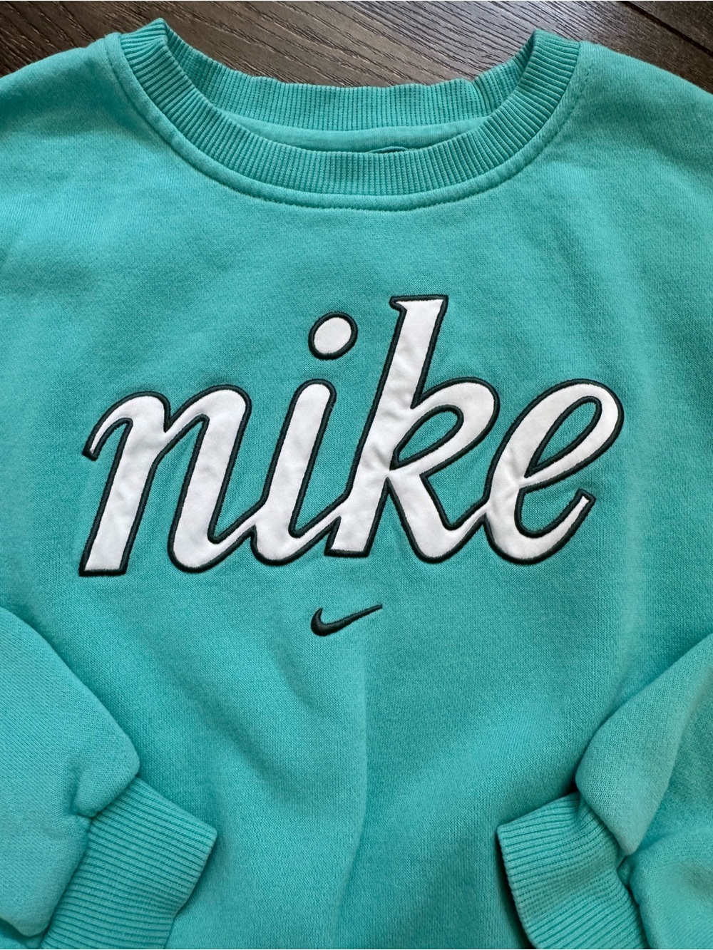 Nike Girls Medium (7/8) Aqua Cropped Sweatshirt Embroidered Logo Crewneck - Picture 3 of 8